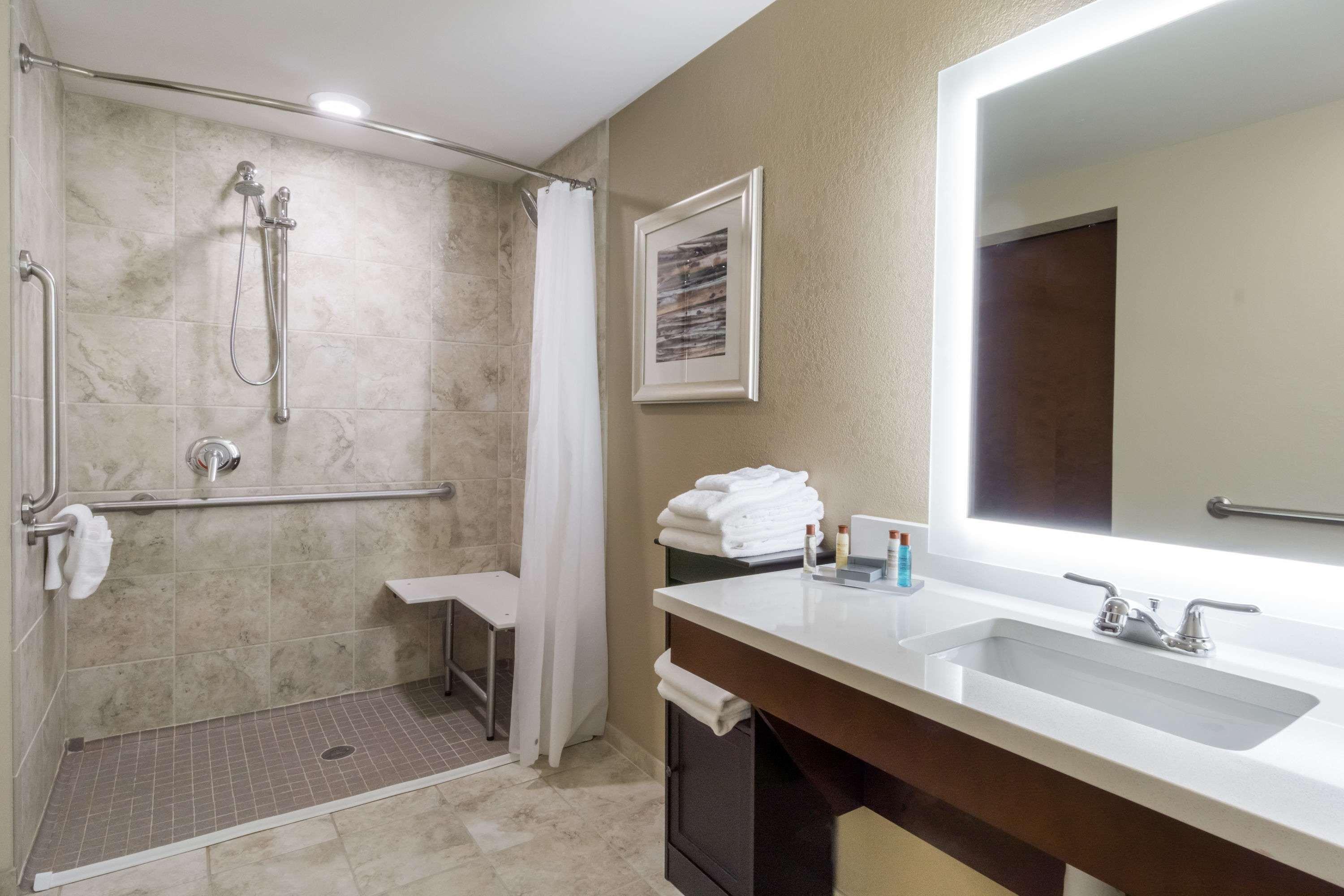 ฮอว์ทอร์น สวีท บาย วินด์แฮม วีลลิง ไทรอาเดลเฟีย แอต ไฮแลนด์ส Hotel Triadelphia ภายนอก รูปภาพ