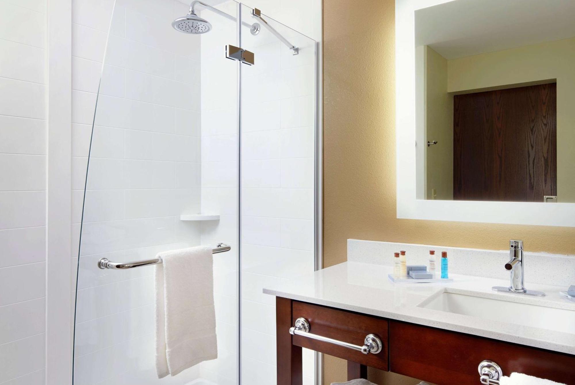 ฮอว์ทอร์น สวีท บาย วินด์แฮม วีลลิง ไทรอาเดลเฟีย แอต ไฮแลนด์ส Hotel Triadelphia ภายนอก รูปภาพ